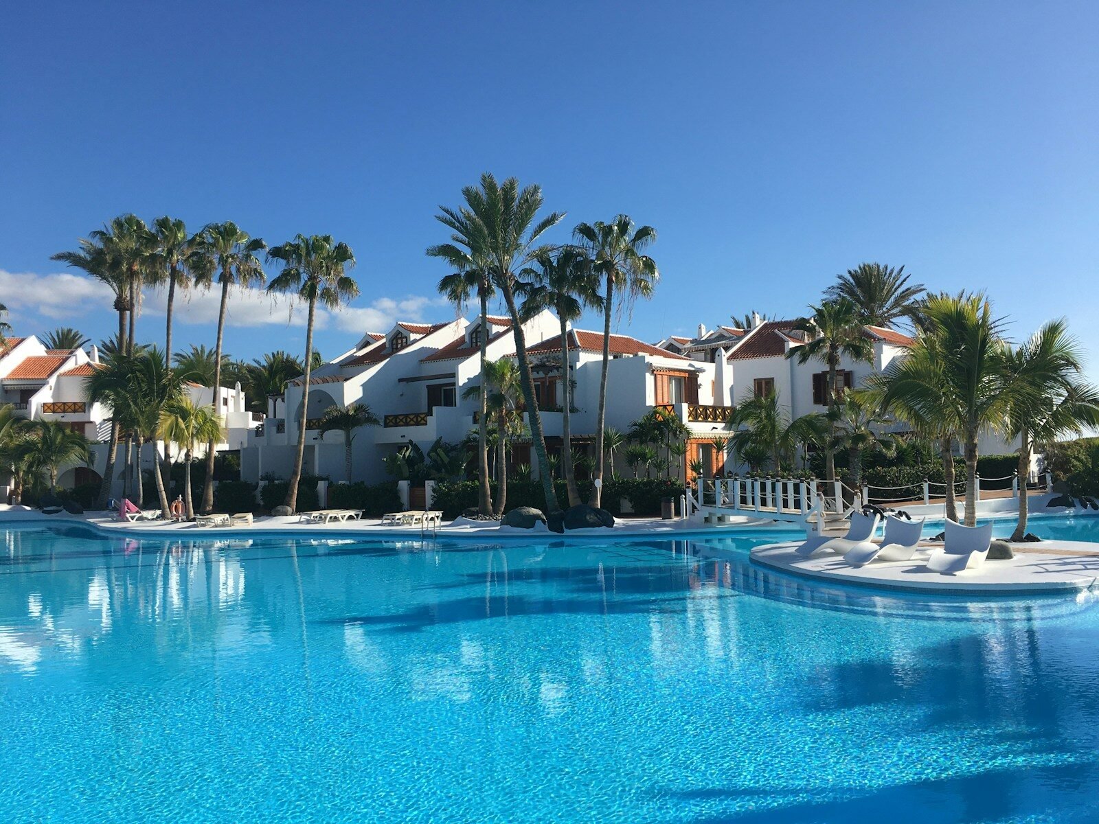 warm places to travel in november