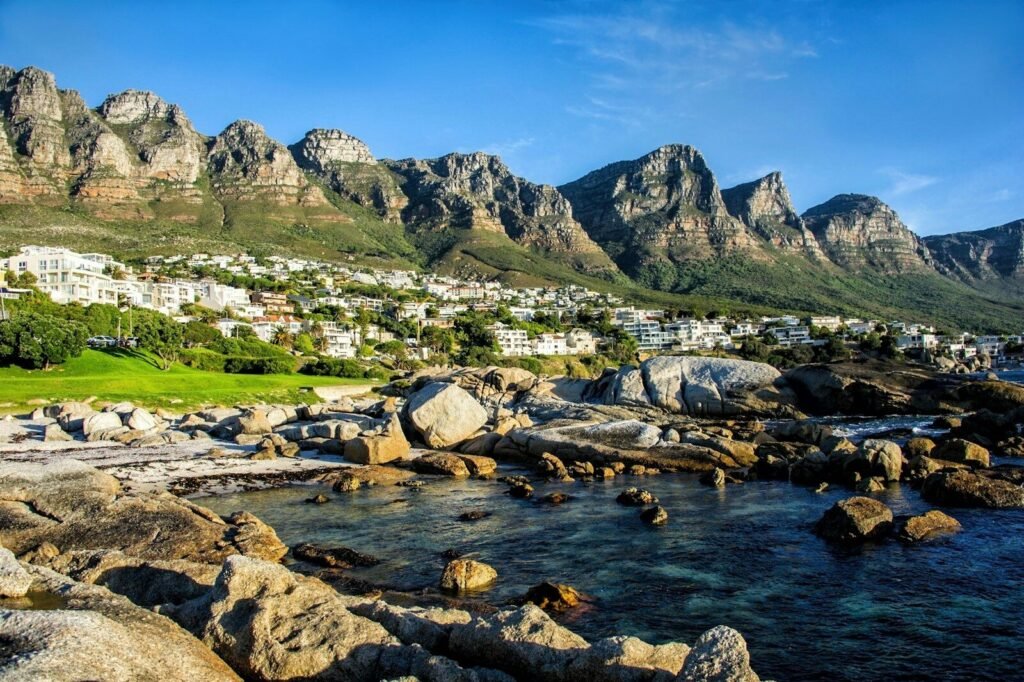 Cape Town, South Africa – Springtime Warmth & Scenic Beauty